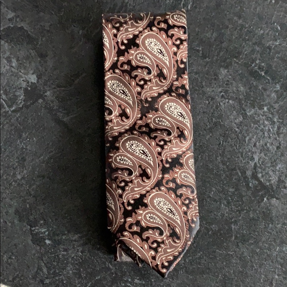 Kenneth Roberts Tie